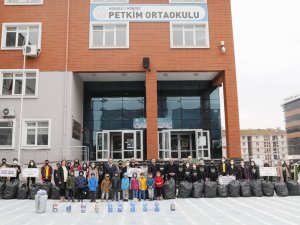 Bir Günde Bin 700 Pet Şişe Topladılar