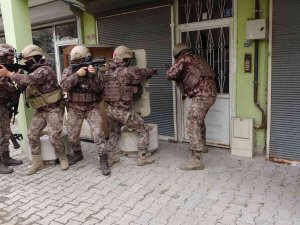 Van’da Kullanılmayan İş Yerinde 30 Kaçak Göçmen Yakalandı