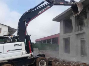 Diyarbakır’da Zabıta Ekipleri Kaçak Yapılara Geçit Vermiyor