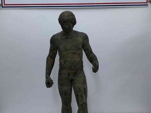 Roma Dönemine Ait Bronz Heykel Ele Geçirildi