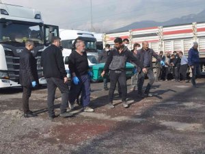 Tır Sürücüsü Park Halindeki Aracının İçinde Ölü Bulundu