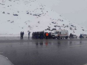 Tatvan’da İki Araç Çarpıştı: 1 Ölü, 4 Yaralı
