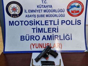 Kütahya’da Bir Araçta Ruhsatsız Tabanca Ele Geçirildi