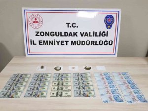 Narkotik Ekipleri Uyuşturucu Ve Paraya El Koydu