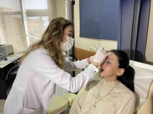 Uzmanlar Uyarıyor: “Lütfen Hekim Olmayan Kişilere Derimizi Emanet Etmeyelim”