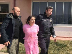 Cinnet Geçiren Kadın 10 Yaşındaki Oğlunu Kesici Aletle Yaraladı