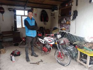 Liseli Genç, Hurda Malzemelerden Motosiklet Yaptı
