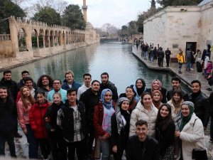 Afyonkarahisar’dan Şanlıurfa’ya Gelen Gençler Şehri Geziyor
