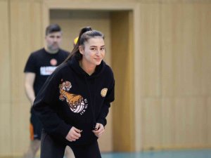 Eczacıbaşı Dynavit, Karayolları’nı Konuk Ediyor