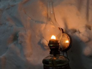 Köyde İglo Ev Yaptılar, İçinde Gaz Lambası Işığında Çay Demlediler