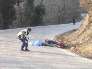 Motosikletle Kamyona Çarptı, Olay Yerinde Can Verdi