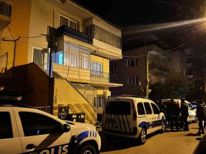 İ̇zmir’de Bir Kişi Bıçaklanmış Halde Ölü Bulundu