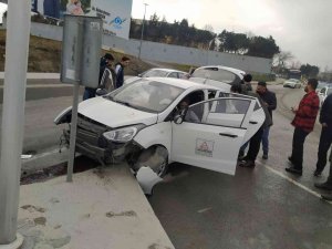 Direksiyon Sınavında Kaza: 3 Yaralı