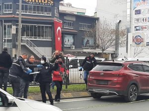 Seyir Halindeki Jipe Silahla Ateş Ederek Kaçtı: 1 Yaralı