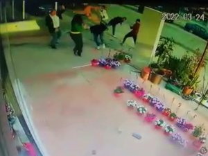 Antalya’da Evli Çift Arasında, Tokatlı, Kaldırım Taşlı, Sandalyeli Kavga
