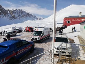Göçük Altında Kalan İşçi 9 Saat Sonra Yaralı Olarak Kurtarıldı