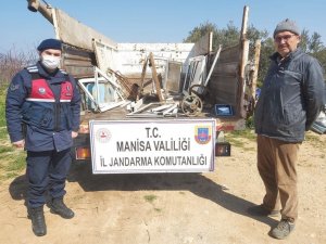 Çaldıkları Demir Merdiven Ve Kapıları Hurdacıya Satmak İsterken Yakalandılar