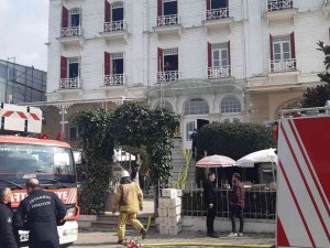 Büyükada’da Tarihi Otelde Yangın Paniği