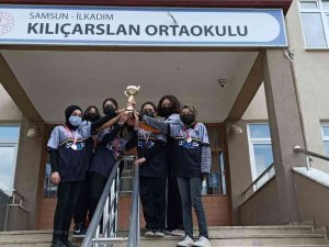 Yenilgisiz Kız Satranç Takımı Türkiye Şampiyonası’na Katılacak