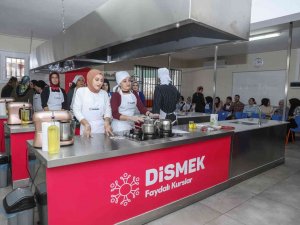 Di̇smek Kursiyerleri Jüri Karşısında Hünerlerini Sergiledi