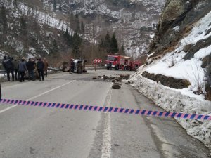 Trabzon'da kamyonetin üzerine kaya düşmesi sonucu 4 kişi öldü