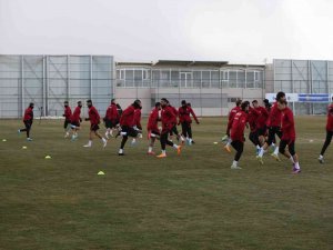 Hakan Çalhanoğlu: "Üçlü Savunma Sisteminden Çok Memnunum"