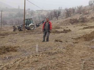 Kayısı Bahçesinde Çalışırken Kara Yakalandılar