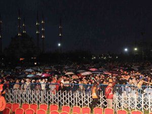 Adanalıları Yağmur Bile Durduramadı