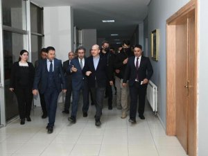 İ̇çişleri Bakanı Soylu, Van Büyükşehir Belediyesinin Kurslarını Ziyaret Etti