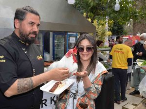 Adana’nın Horozu Da Kebap Yiyor