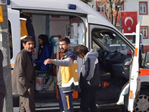 İ̇ki Otomobilin Çarpıştığı Kaza Ucuz Atlatıldı