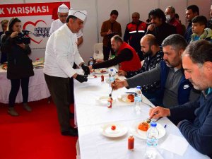 Çiftçi Kadınlar Yamak Yaptı, Başpehlivanlar Puan Verdi