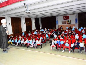 Tuşba Belediyesi Öğrencileri Tiyatro İle Buluşturdu