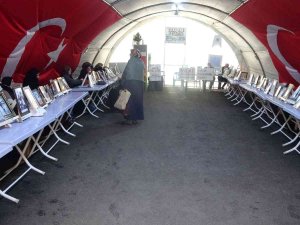 Diyarbakır Anneleri, Türkiye’ye Enerji Veren Kadınlar Ödülünü Emine Erdoğan’ın Elinden Aldı