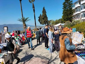 Köyceğiz’de ‘İ̇kinci El Pazarı’ 8 Ay Sonra Yeniden Kuruldu