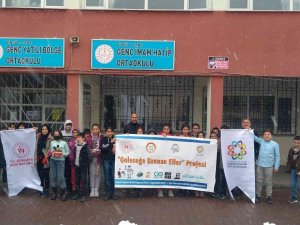 Akranlarına 3d Yazıcıdan Yaptıkları Oyuncakları Hediye Ettiler