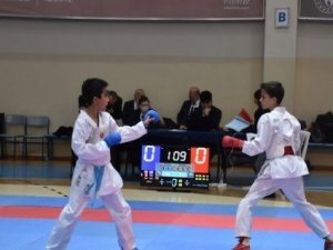 Afyonkarahisar’da Karate Grup Müsabakaları Başladı
