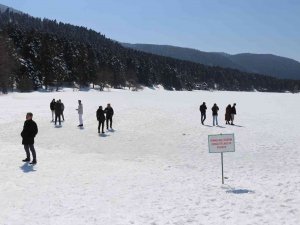 Güneşin Kendisini Gösterdiği Gölcük Tabiat Parkı’na Tatilci Akını