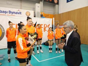 Eczacıbaşı Dynavit, Karayolları’na Set Vermedi