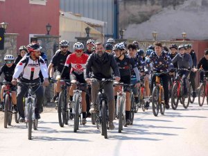 Bisikletçiler Sağlıklı Yaşam İçin Gürsu’da Pedal Bastı