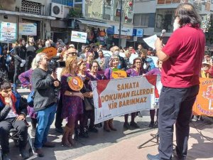 İ̇zmir’de Dünya Tiyatro Günü Coşkuyla Kutlandı