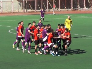 Kırmızı Kart, Yeşil Sahaları Arenaya Dönüştürdü: 1 Yaralı