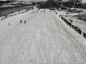 Havadan Görüntülenen Karda Cirit Nefes Kesti