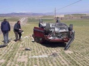 Şarampole Devrilen Hafif Ticari Araçta 1’i Ağır 3 Kişi Yaralandı