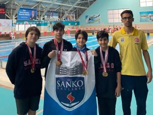 Sanko Okullarının Yüzme Başarısı