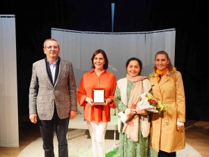 Usta Oyuncu Lale Mansur Ve Gizem Aldemir- “Acı Kaybımız” İle Büyüledi
