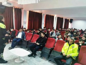 Çavdarhisar’da Lise Öğrencilerine Trafik Güvenliği Eğitimi
