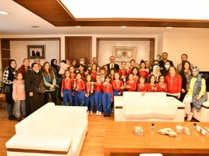 Başkan Çiftçi, Çesk Sporcularını Ağırladı
