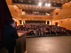 Pursaklar Belediyesi Oyuncularından Pursaklar’a Yakışır Tiyatro Gösterisi