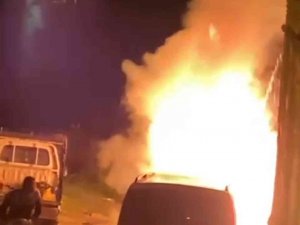 Bursa’da Park Halindeki Otomobil Alev Alev Yandı